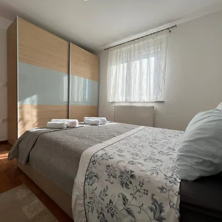 Apartment Apartman Ruza